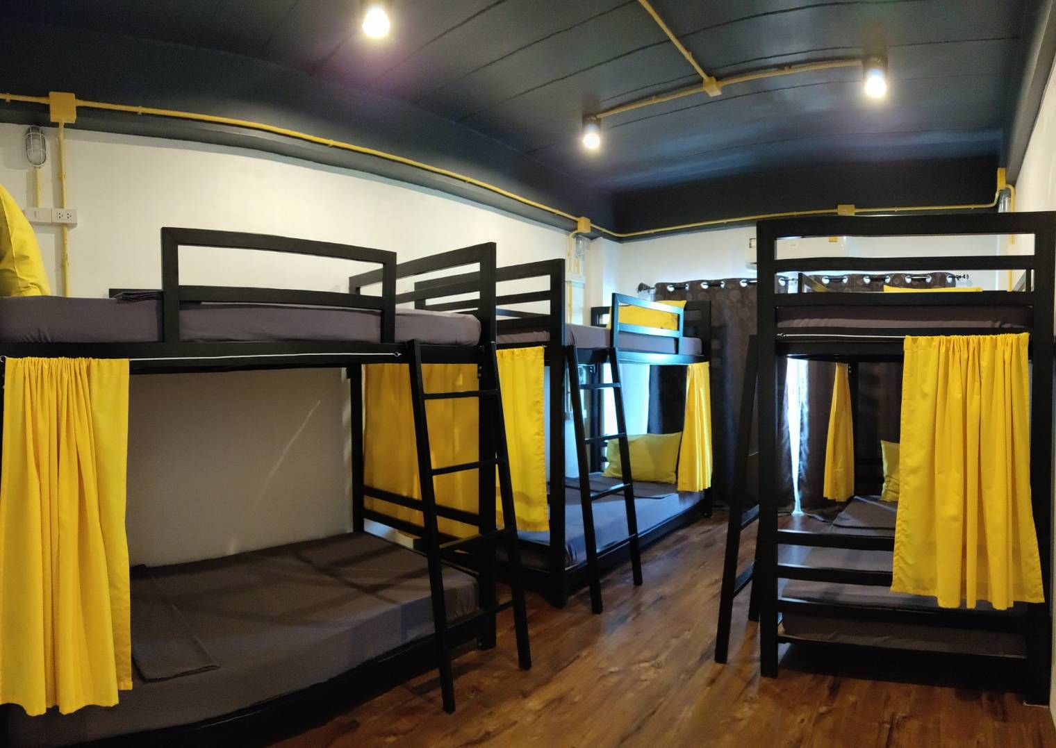 เตียง dorm ของ Best Bed Suvarnabhumi Hostel